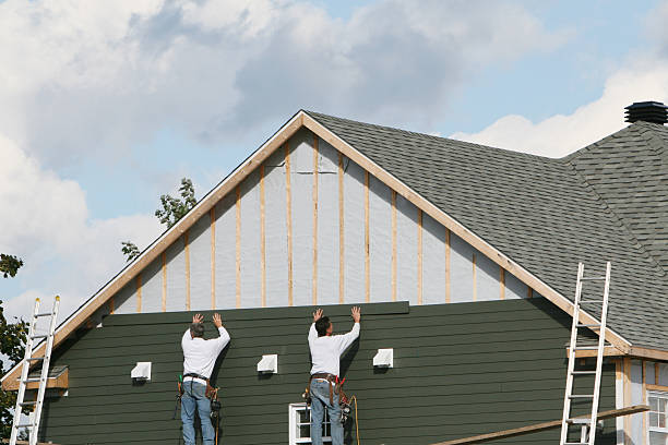 Professional Siding technician working in Grimesland, NC